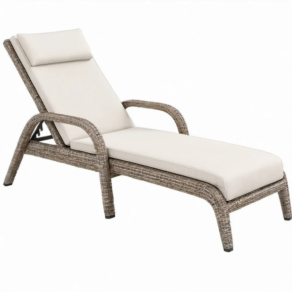 Verstelbare ligstoel van PE-rattan met crèmekleurige kussens, 197 x 65 x 100 cm